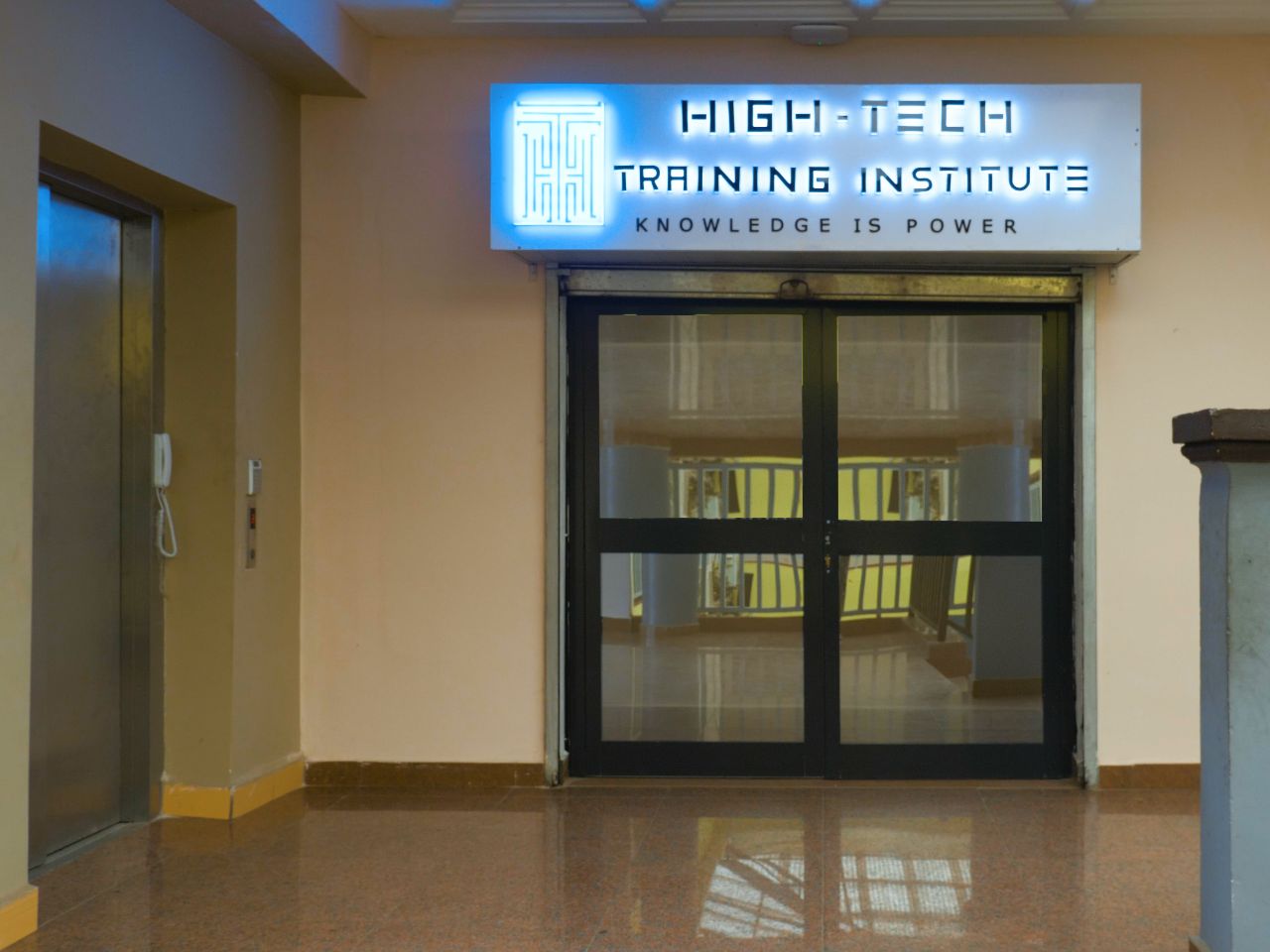 Centre d'examen HTTI – Mfoundi Mall, Yaoundé